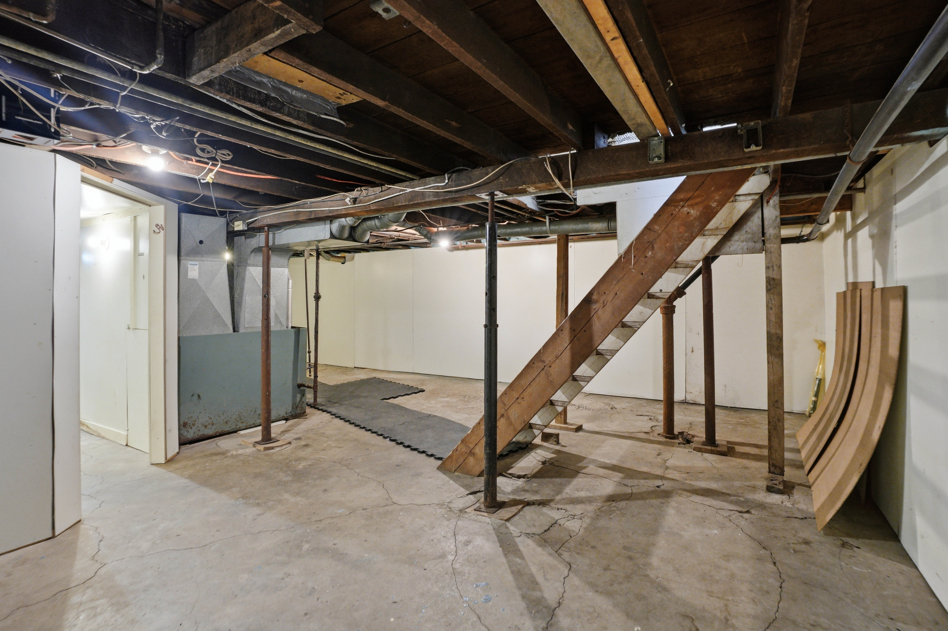 $18.5万 萨屯独立屋出售·1121 Ave H N——林与唐地产 - 9